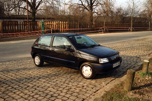 F46B26 1992-02-29 Bonn, Renault Clio