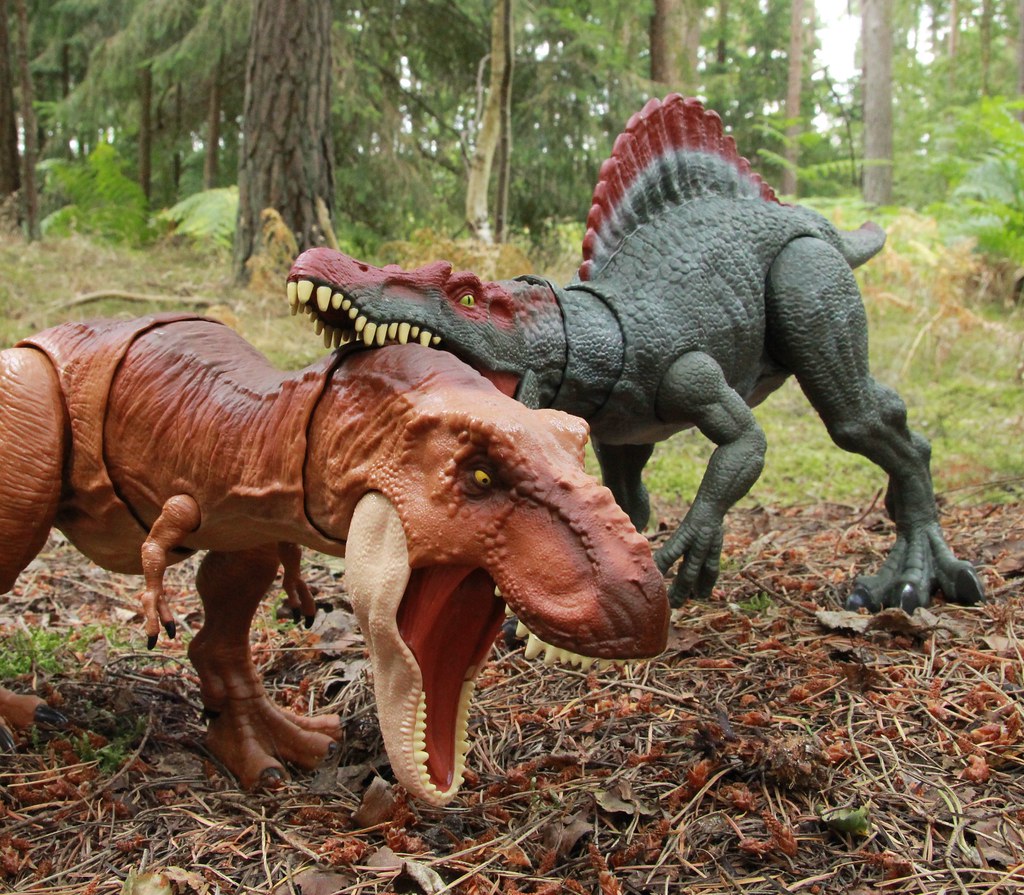 Spinosaurus Vs T-Rex.