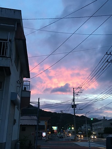 夏雲 夏 日本で 日本 九州 大分県 l佐伯市 streetlights citylights city mountains kyushu summer pink clouds dusk sunset japan oita saiki