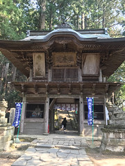 The 県境・鷲子山上神社