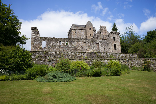 28mmsummicron castle castlecampbell castlegloom earlofargyll garden bartizan ruin tower