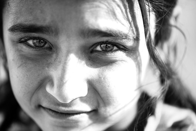 The insecure gaze of a Yazidi little girl