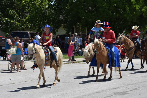 2018 marshfieldmo marshfieldmissouri marshfield missouri event events parade parades outdoor outdoors ozarks july4th 4thofjuly independenceday 139th annual celebration webstercounty midwest horse horses equestrian riding riders people humans animals animal domesticated patriotictophat hat hats horsebackriding
