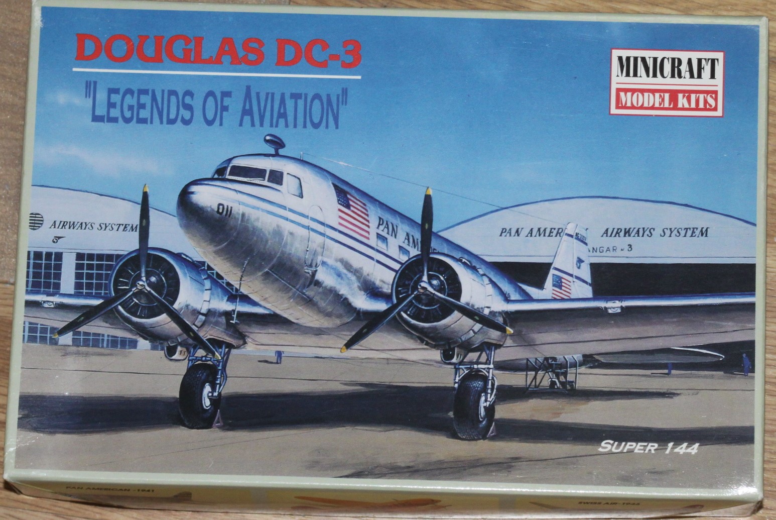 Douglas DC-3, Minicraft 1/144 42414454664_96055b0c37_h