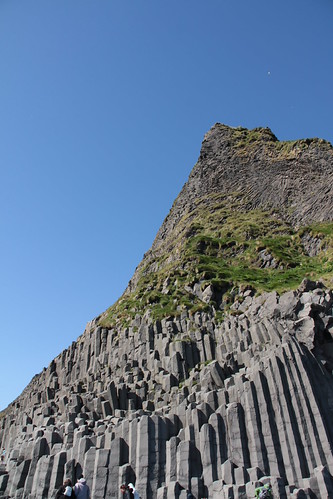 Vik - Black Sand Beach und Basaltsäulen | by http://globalquiz.org