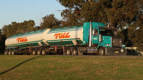 western star 4 wagga sturt highway local tanker tank toll low loader tipper ryan tasmania robbos hp horsepower big rig haul haulage freight cabover trucker drive transport carry delivery bulk lorry hgv wagon road nose semi trailer deliver cargo interstate articulated vehicle load freighter ship move roll motor engine power teamster truck tractor prime mover diesel injected driver cab cabin loud rumble beast wheel exhaust double b grunt sunset