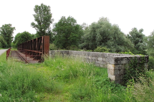 Pont en poutre à treillis à Chaussin sur l'Orain