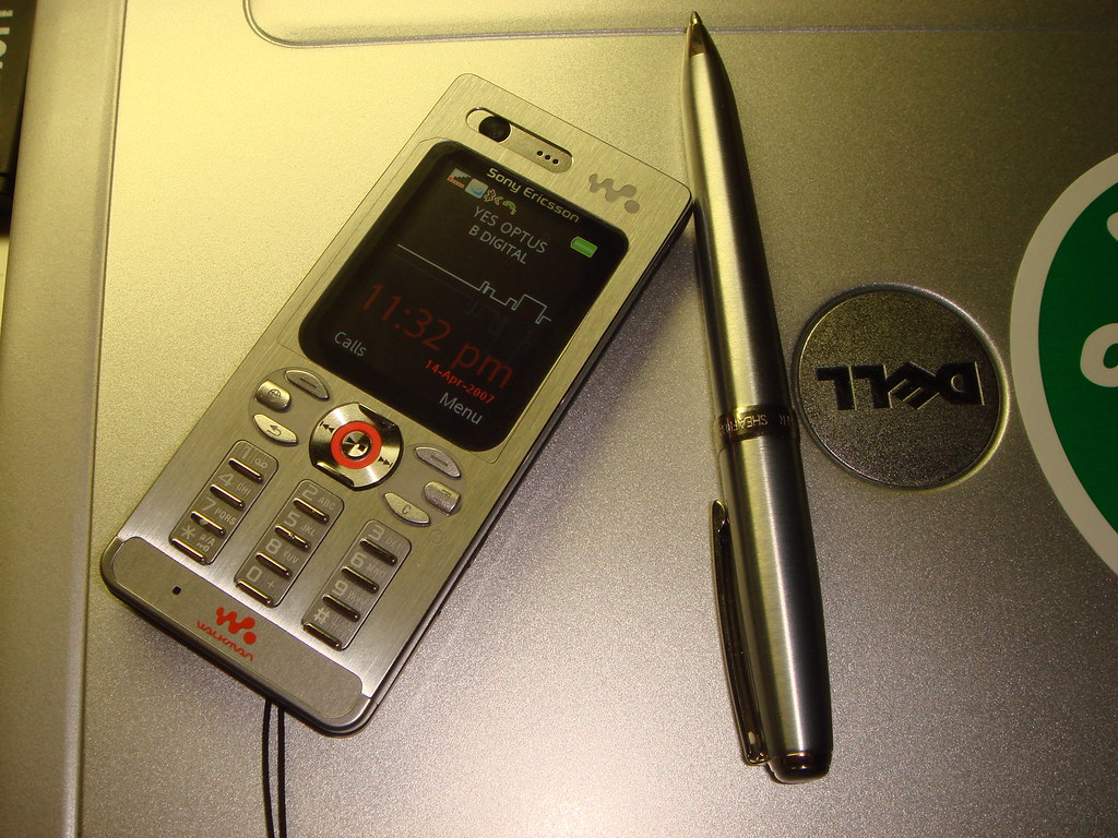 Sony Ericsson w880i, Sony Ericsson w880i with Sheaffer pen …