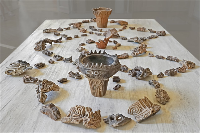 Fragments de poteries de la culture Jômon (exposition Fukami, Paris)