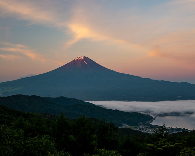 June  Fuji in the morning glow