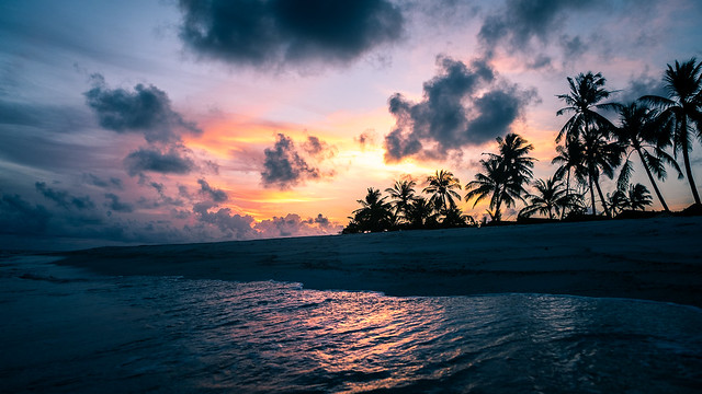 Sunset on the sea - Maldives - Travel photography