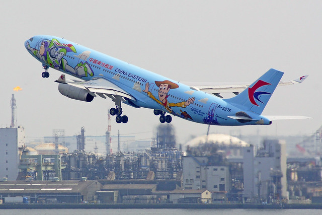 Airbus A330-343, B-5976 (Disneyland Shanghai Livery), China Eastern Airlines