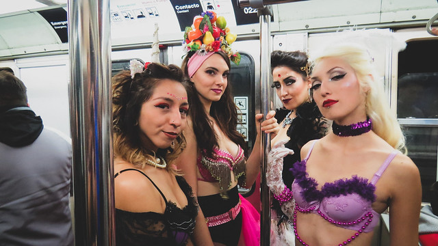 invadiendo el metro #subway #burlesque