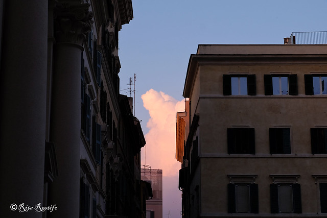 Roma. Rione Regola. Pink cloud