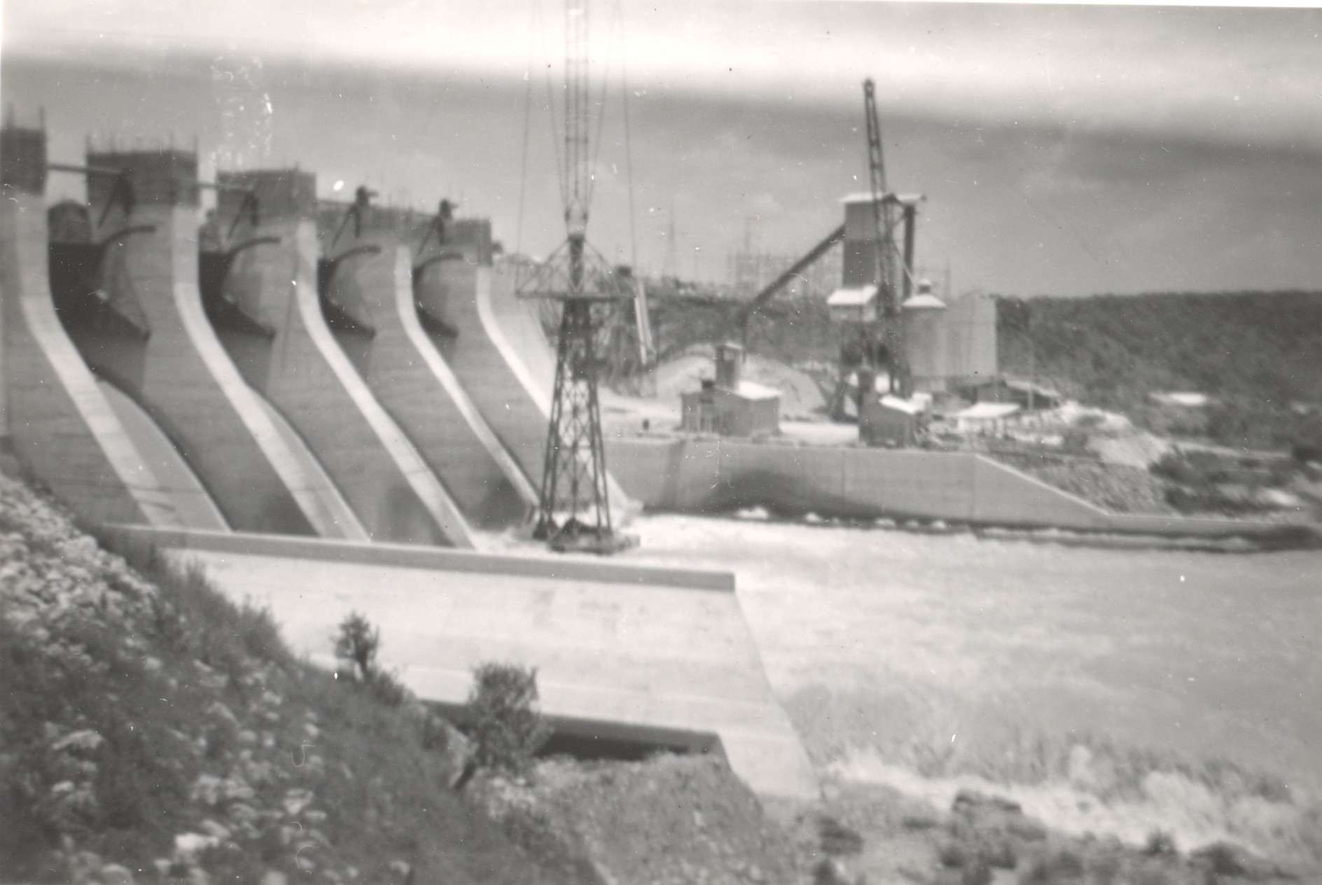 LM136--Hydroelectric dam