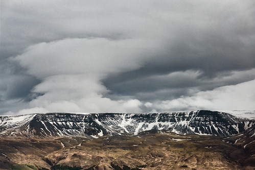 sky cloud hill mountain fell view landscape frombuswindow þjóðvegur is18 iceland ísland pekkanikrus skrubu pni