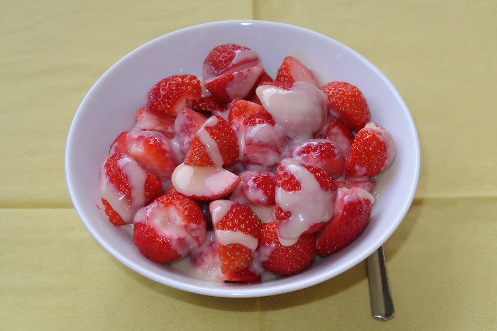 Frische Erdbeeren mit gezuckerter Kondensmilch | Gourmandise | Flickr