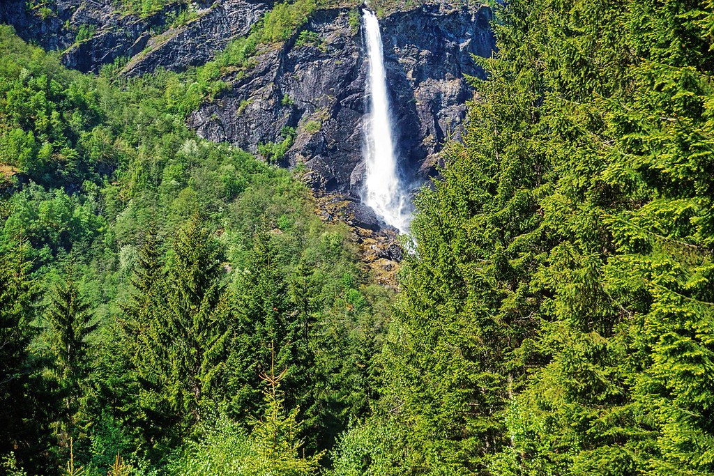 Waterfall near Flam (Noruega - Norway)