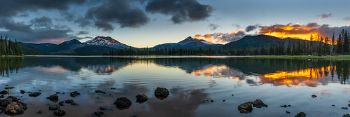sparkslake sunrise fire glow cascadelakes lake mountains panorama southsister brokentop dawn clouds reflection serene trees water landscape outdoors camping travel oregon usa bend unitedstates us