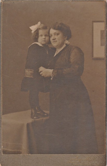 MY LITTLE GRANDMA AND GREAT GREAT AUNT IN SUMMER 1904