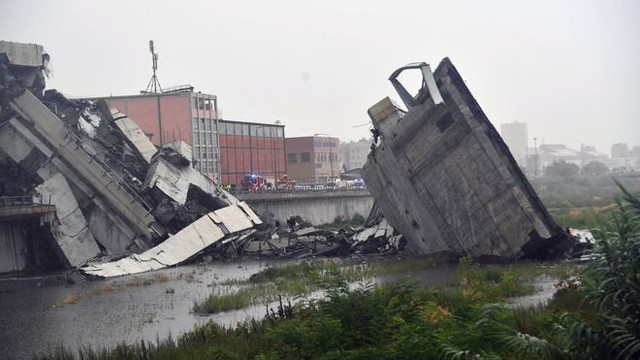 İtalya Cenova Morandi Köprüsü'nün Yıkılma Anı (Morandi bridge collapses in Genoa, Italy) / 15.08.2018 / Erke Group