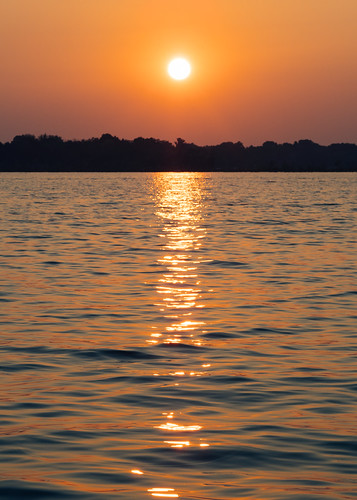 sunset lake oconomowoc wisconsin midwest sun reflection water laclabelle olympusomdem1markii olympusmzuikoed75mmf18
