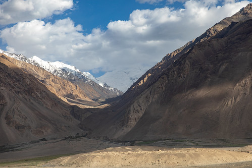 tajikistan afghanistan wakhan wakhancorridor pamir hindukush mountains panj panjriver snow summit amudarya silkroad badakhsan