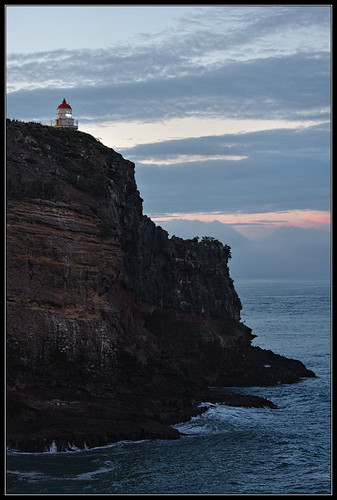 nz newzealand newzealandsouthisland dunedin otagopeninsula rocks headland lighthouse evening sunset sea