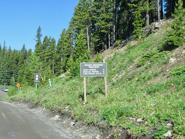 Moose Mountain Hike - Trailhead parking