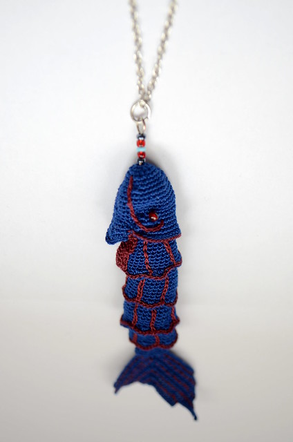 Crochet articulated pendant - Fish