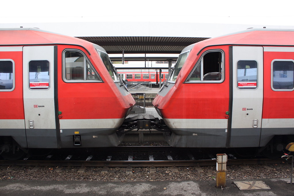 DB: Triebwagen der Baureihe 610 in Nürnberg Hbf