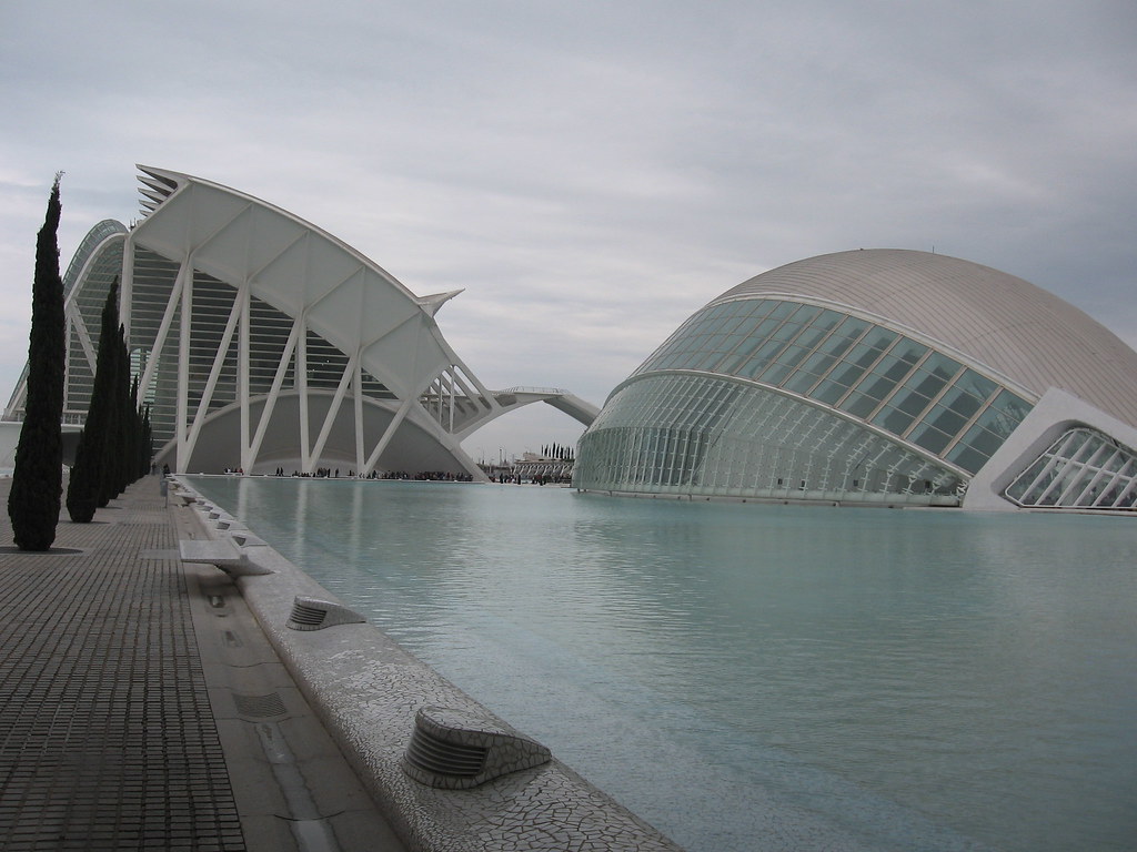 Inundaciones en Valencia y Alicante dejan dos muertos y confinamiento en 145 municipios