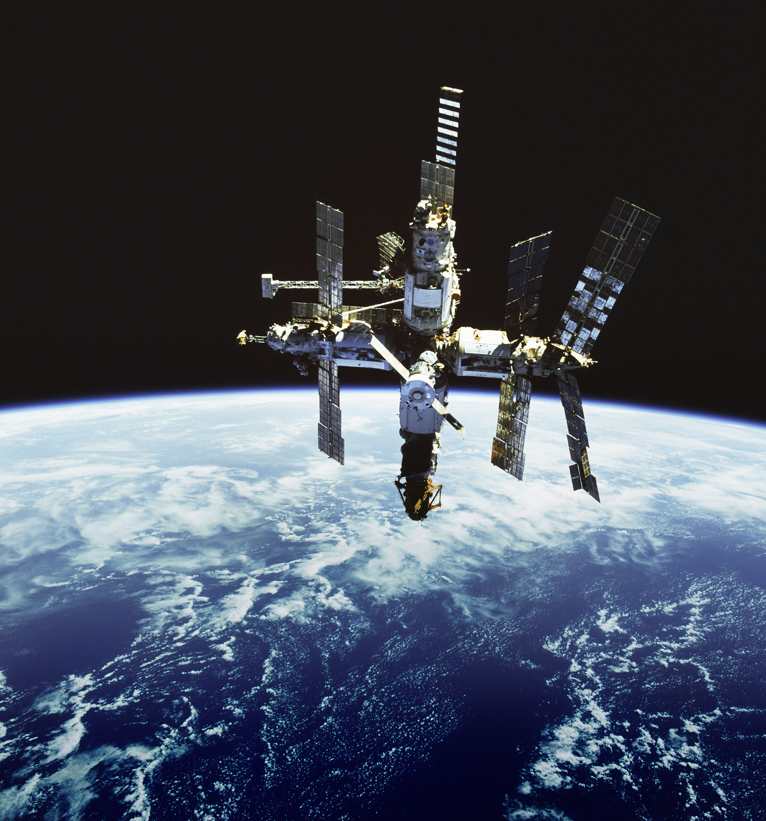 Mir space station with Earth in the background.