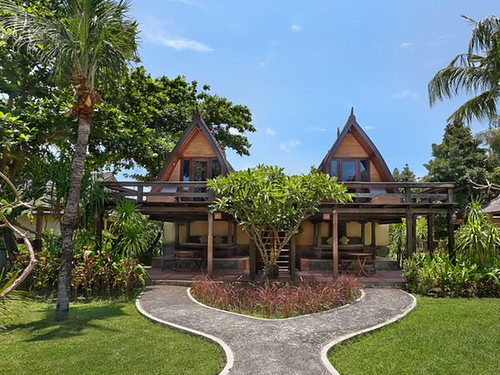 traditional_lumbung_hut