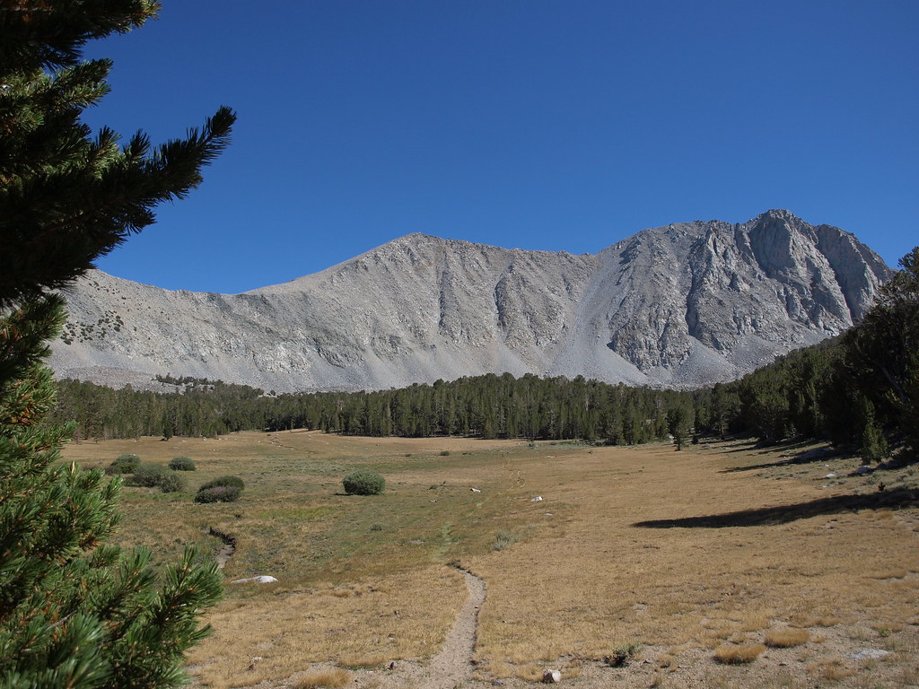 Dorothy Lake Loop Trail