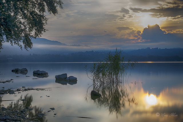 Alba sul Lago di Varese.