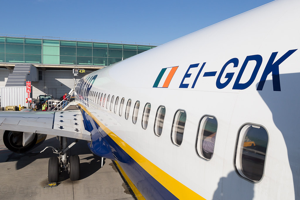 EI-GDK Ryanair B737-800 Boarding a Flight to Cologne