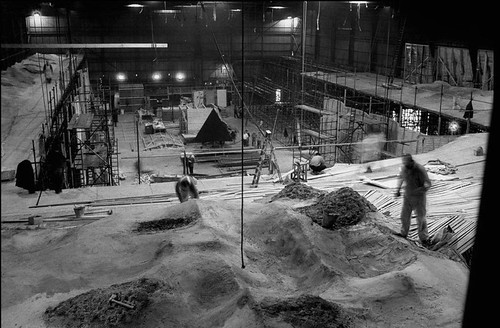 TMA-1 excavation set under construction. Note that the alien artifact here is in its earlier form of a pyamidal Tetrahedron