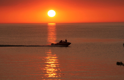 lakeerie lakeerieinohio sunsetphotography sunsets sunset sunsetcolors boats water waterways watercraft vermilionohio greatlakes