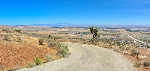 californiaaqueduct downhill road street joshuatree mojavedesert mohavedesert antelopevalley tehachapi mountain panorama panoramic joelach