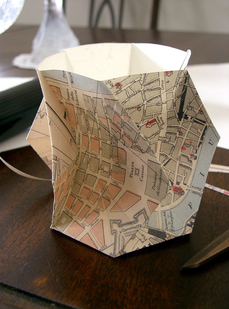 Hyperboloidal Hex Vase | Folded from an old map I found insi… | Flickr