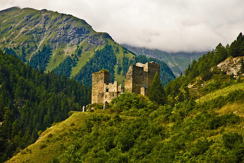 valsot ruins castle tschanüff ramosch unterengadin grisons grischun graubünden switzerland schweiz suisse svizra svizzera suiza alps august nikond3100