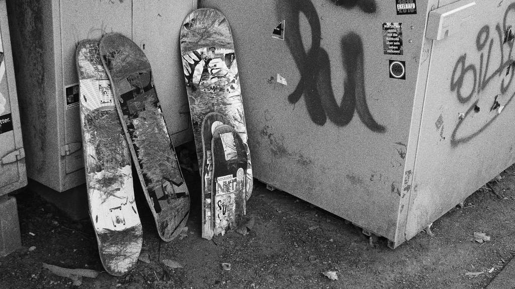 Friedhof der Skateboards/ Skateboard Cemetery
