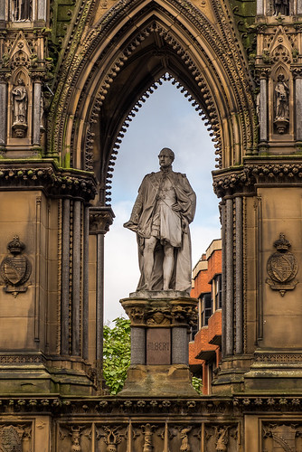  Albert Square and its statues 