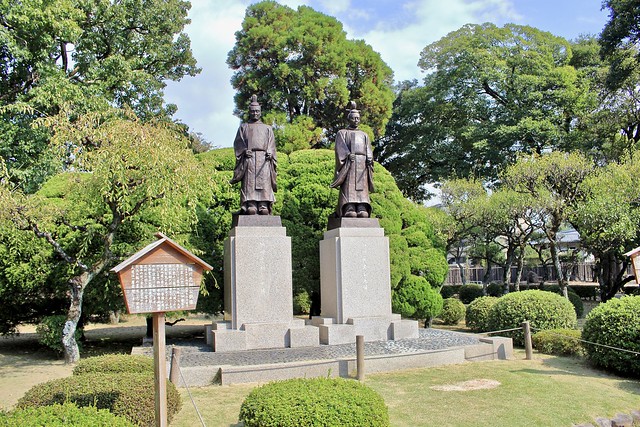 Suizenji Jojuen Garden statue