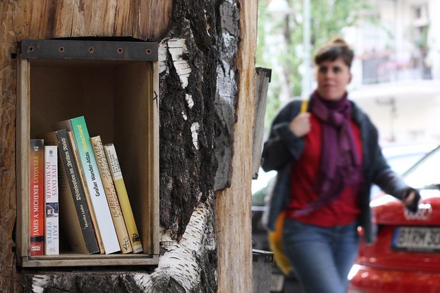 La Book Forest di Berlino, alberi con libri al posto delle foglie
