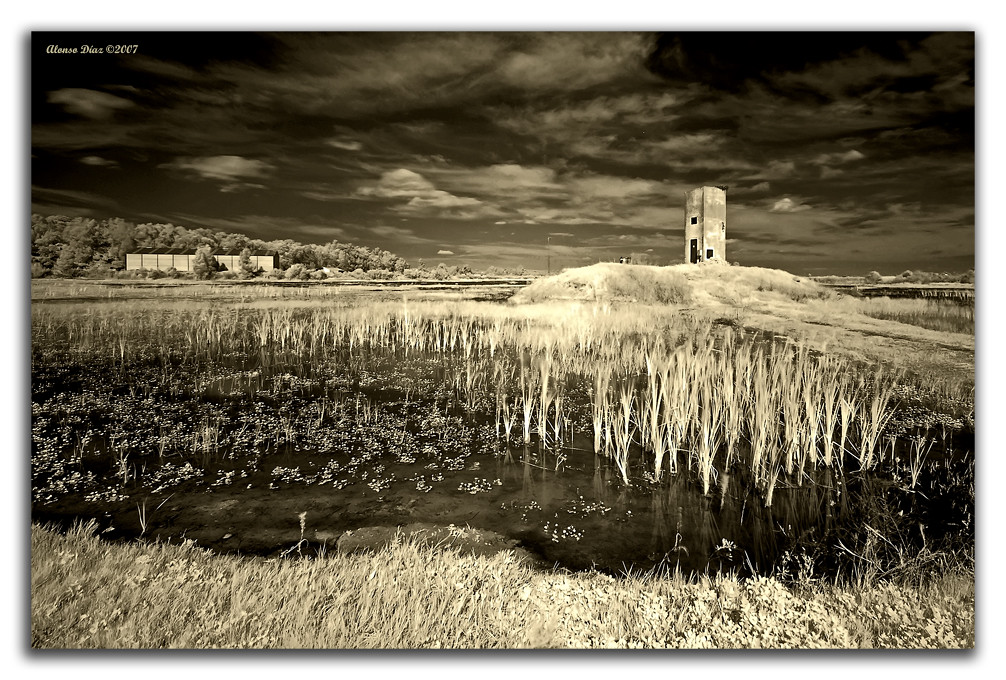 The scary tower (IR) by alonsodr