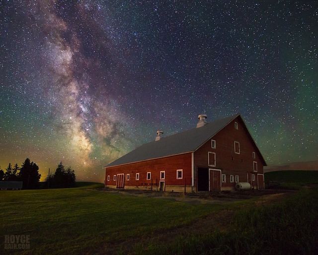 Milky Way - old red barn
