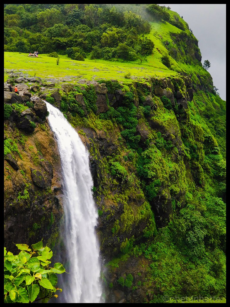 #madheghat😍 #madheghatwaterfall #nature_lovers #naturephotography #waterfall #natureatitsbest #naturelovers #nature_lovers #mobilephotographyandediting❤ #oneplusphotography #shotononeplus5 #oneplus5photography #instagood #street_of_india