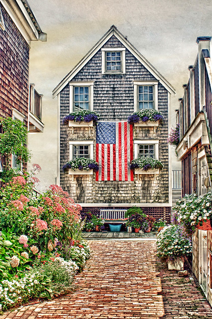 That Ptown House & Flag, Probably the most photographed hou…
